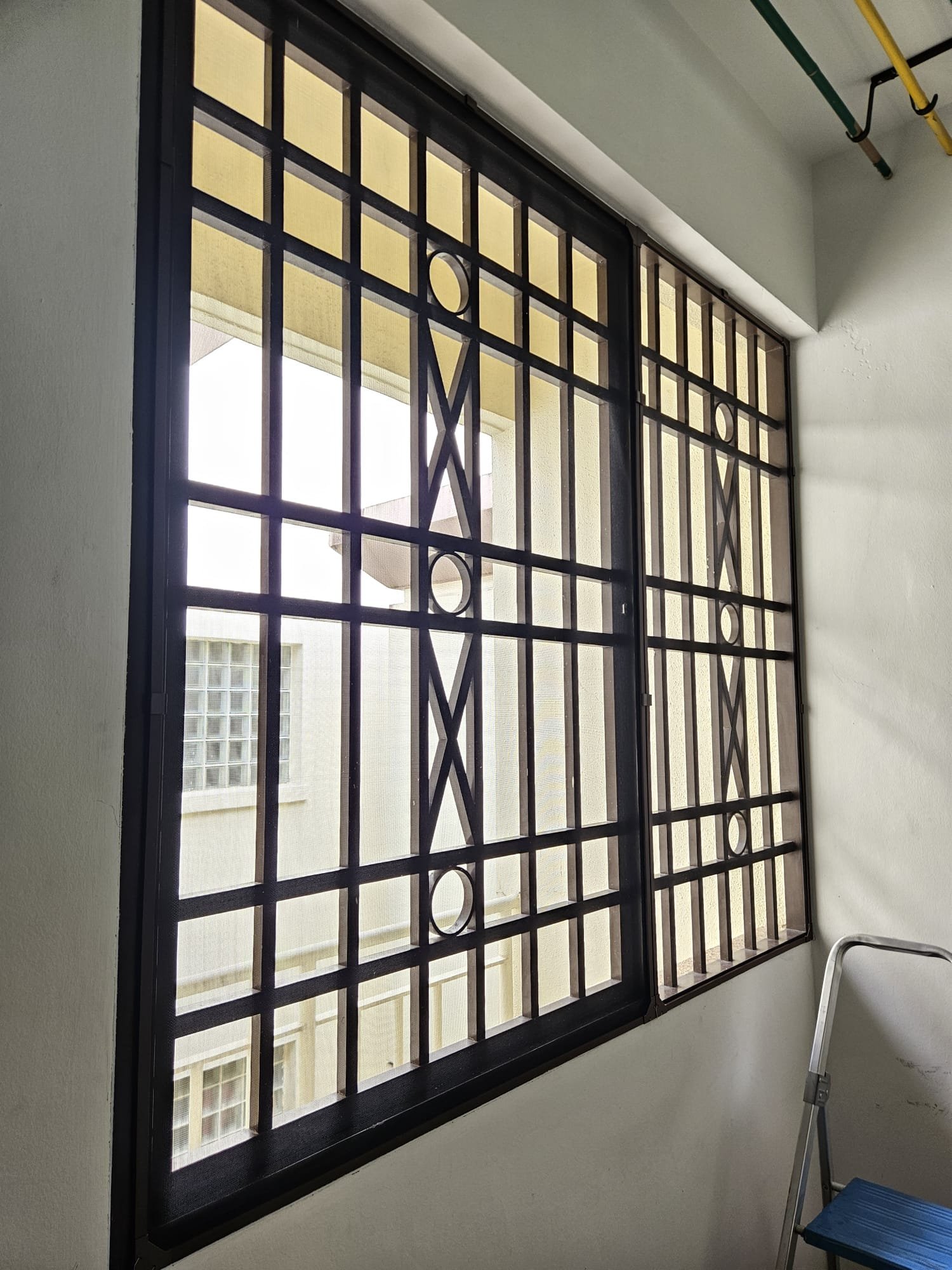 Magnetic window mesh installed on sliding window allowing airflow